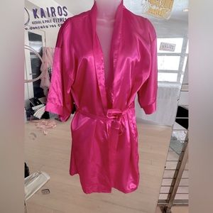 Hot pink robe, never worn, perfect condition
